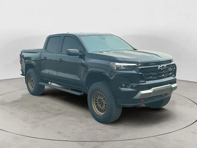 Used 2025 Black Chevrolet Z71 image 3