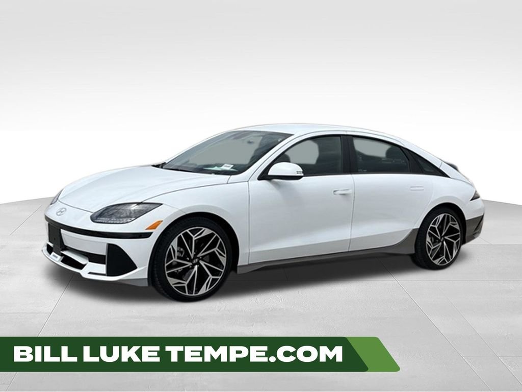 Used 2024 White Hyundai SEL image 1