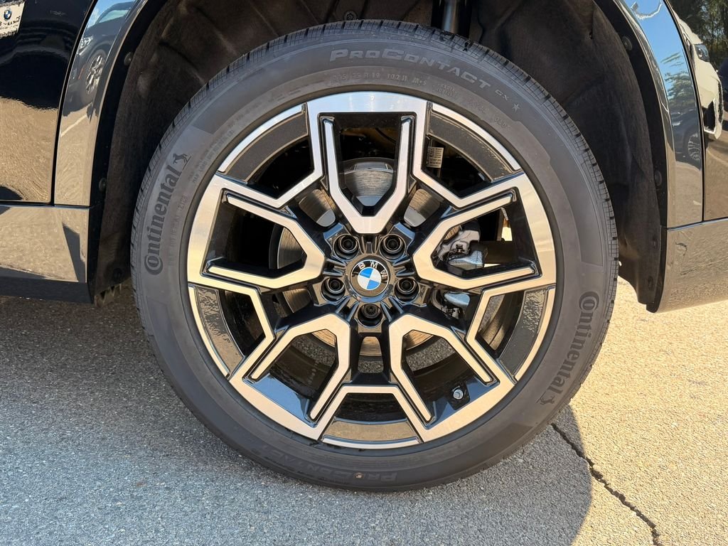 New 2027 Jet Black BMW xDrive28i image 5