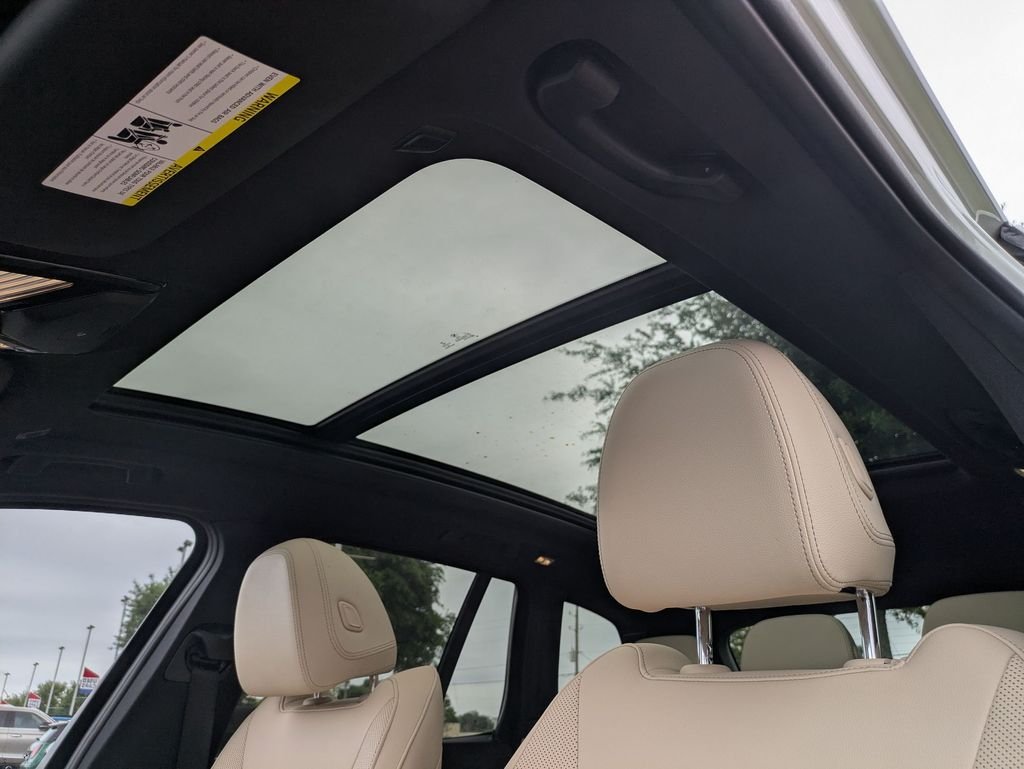 Used 2023 White BMW sDrive30i image 15