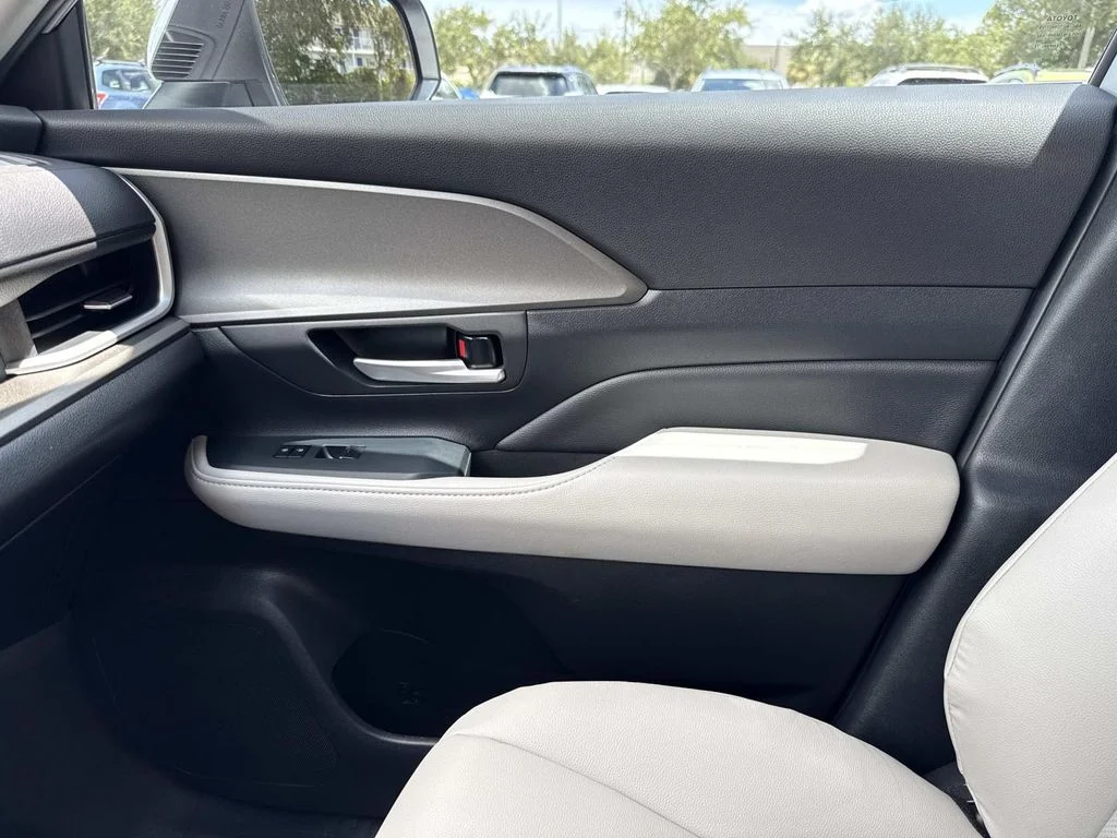 Used 2025 Silver Toyota XLE image 27