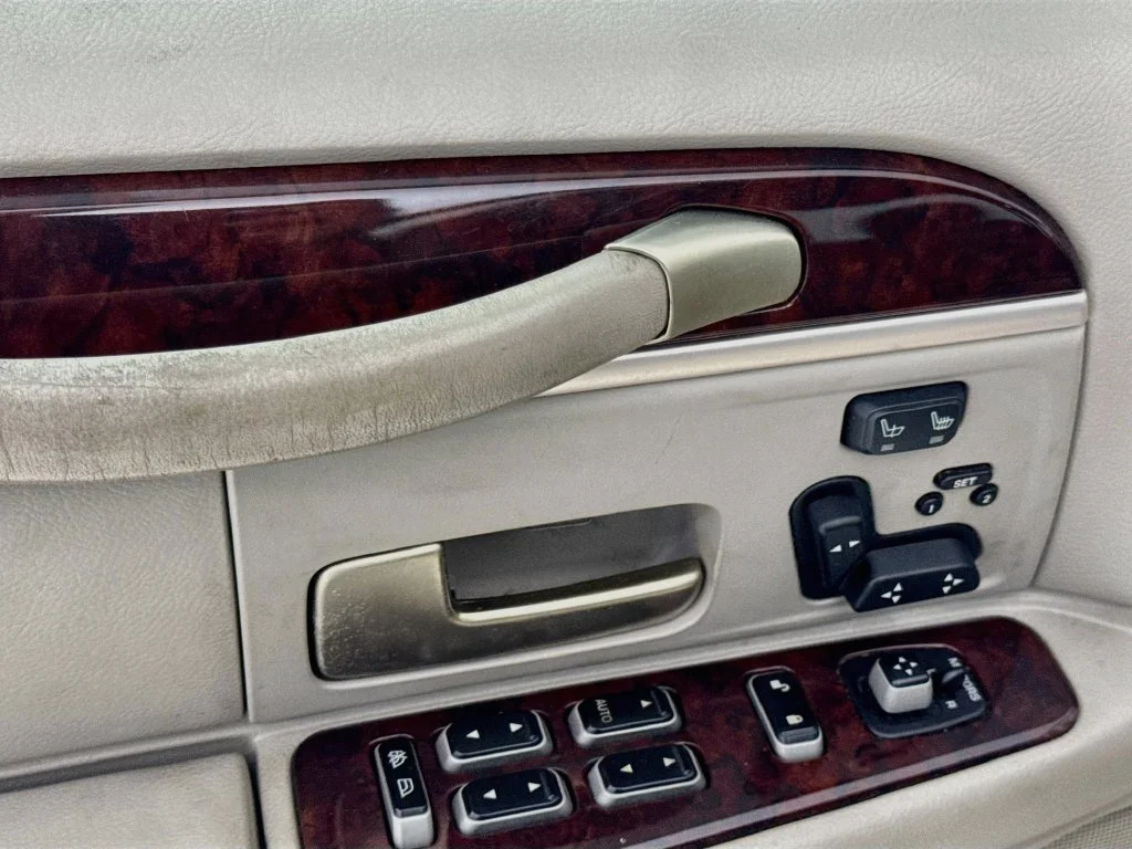 Used 2007 White Lincoln Signature image 19