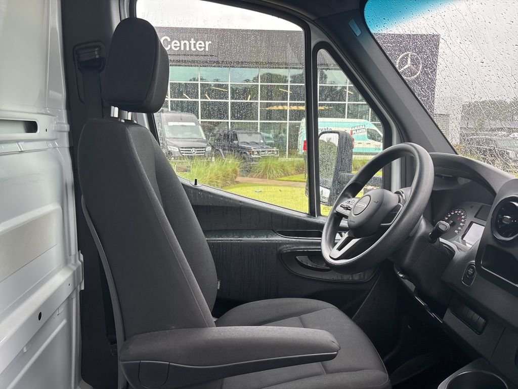 Used 2021  Freightliner w/ 16