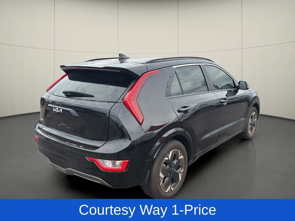 Used 2025 Black Kia Wind image 9
