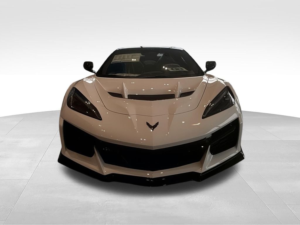 Used 2025 White Chevrolet ZR1 image 3