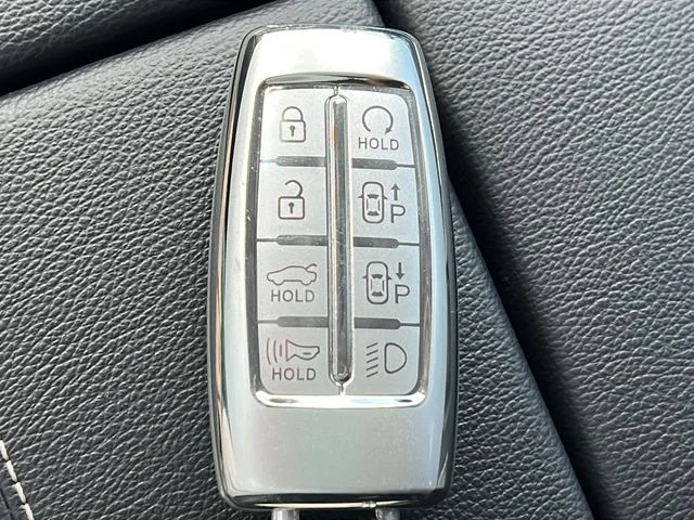 Used 2021 White Genesis 2.5T image 29
