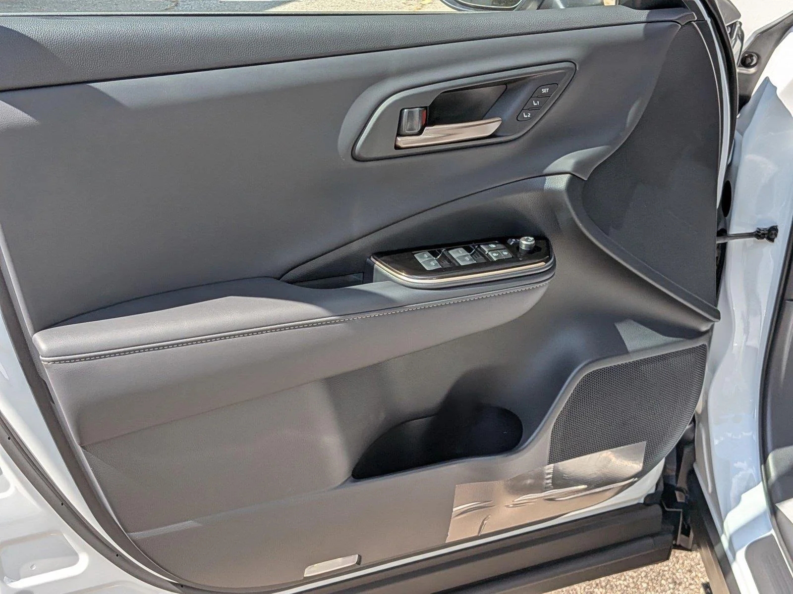Used 2025 Oxygen White Toyota Limited image 11
