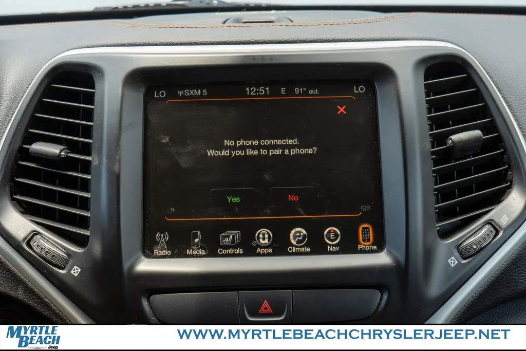 Used 2017 Light Brownstone Pearlcoat Jeep Limited image 19