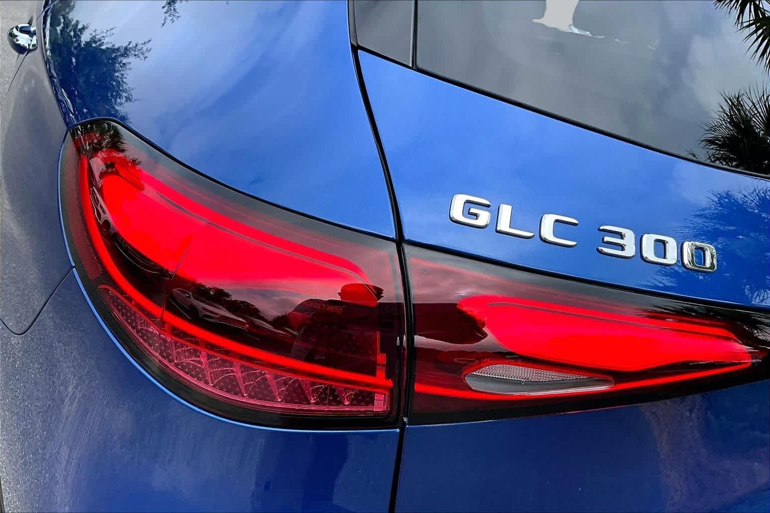 Used 2025 Starling Blue Metallic Mercedes-Benz GLC 300 image 28