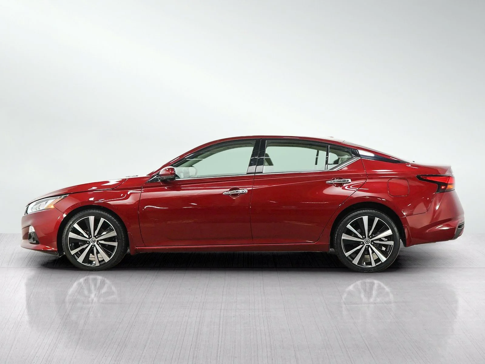 Used 2022 Nissan Altima Platinum with VIN 1N4BL4FWXNN411201 for sale in Wayzata, Minnesota
