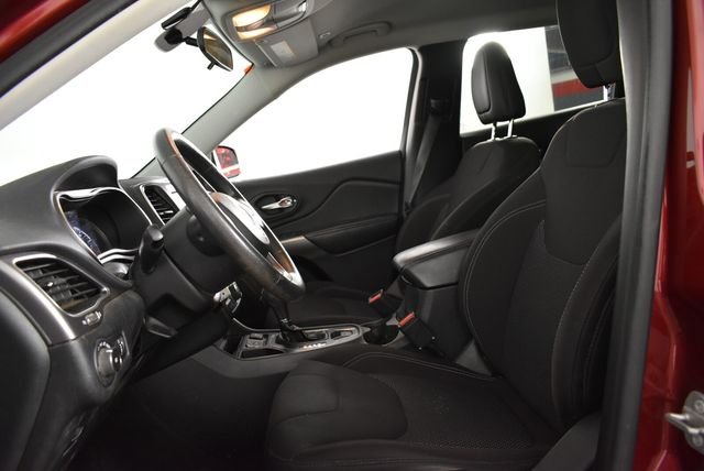 Used 2019 Red Jeep Latitude image 20