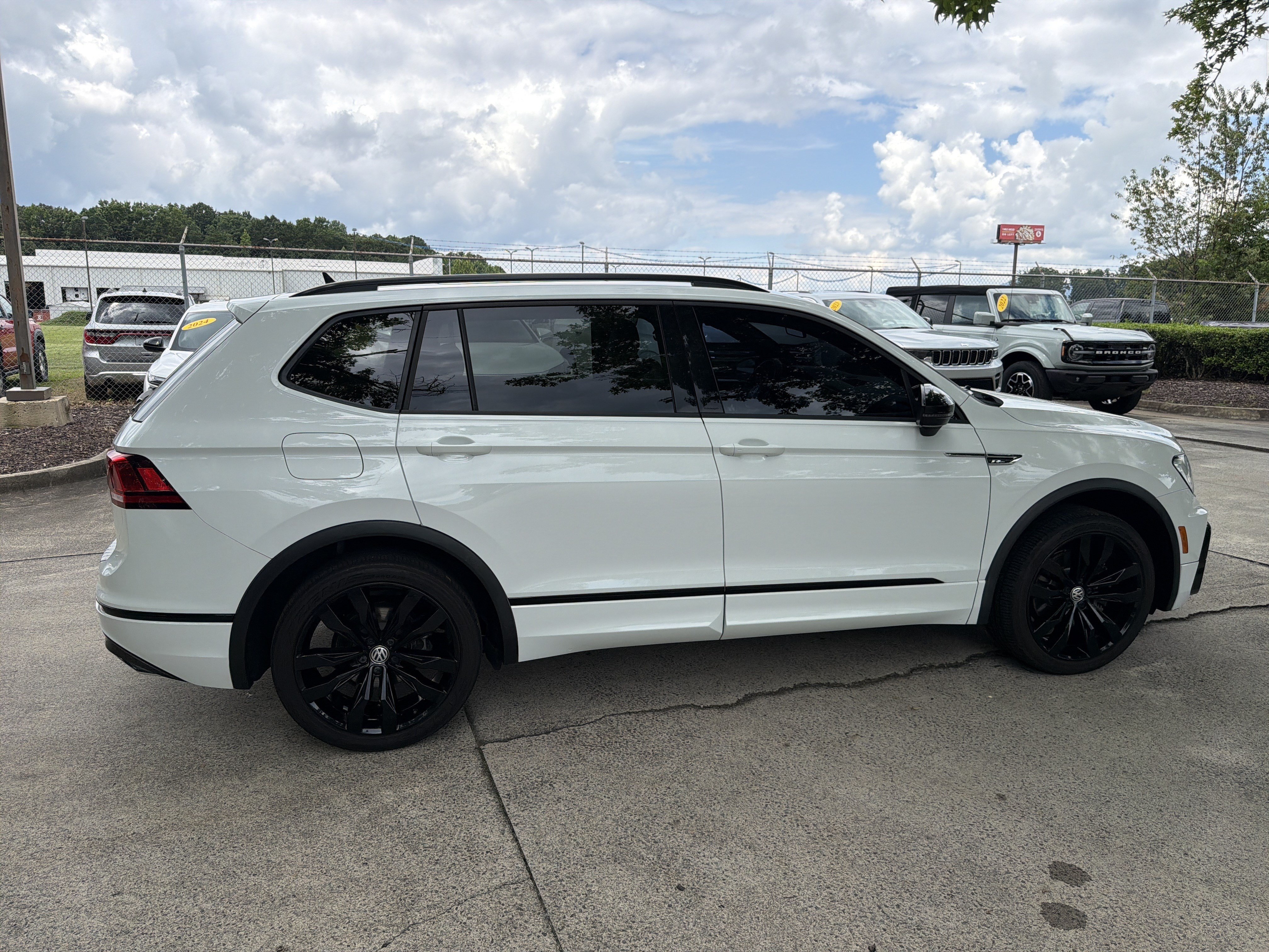 Used 2021 Pure White Volkswagen SE R-Line Black image 8
