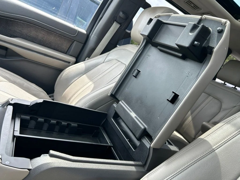 Used 2019 White Platinum Clearcoat Metallic Ford Limited image 37