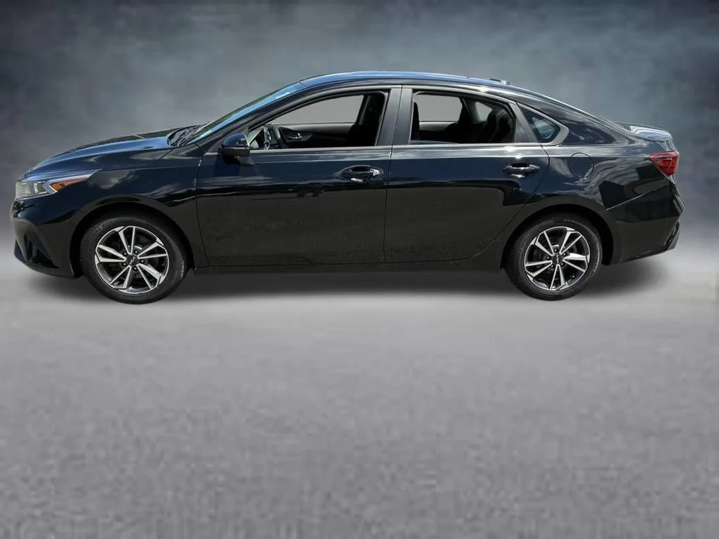 Used 2022 Aurora Black Kia LXS image 2