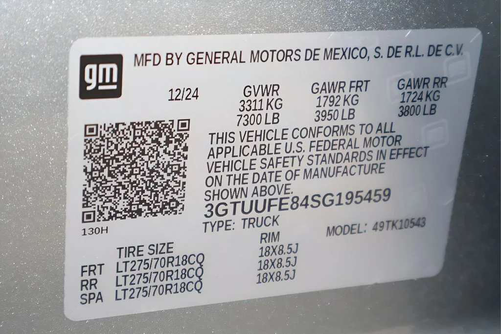 Used 2025 Silver GMC AT4X image 28