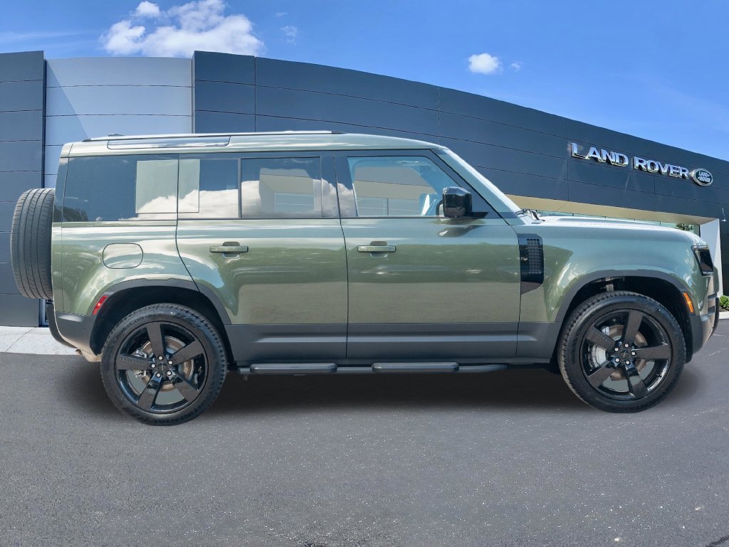 New 2026 Woolstone Green Land Rover S image 8