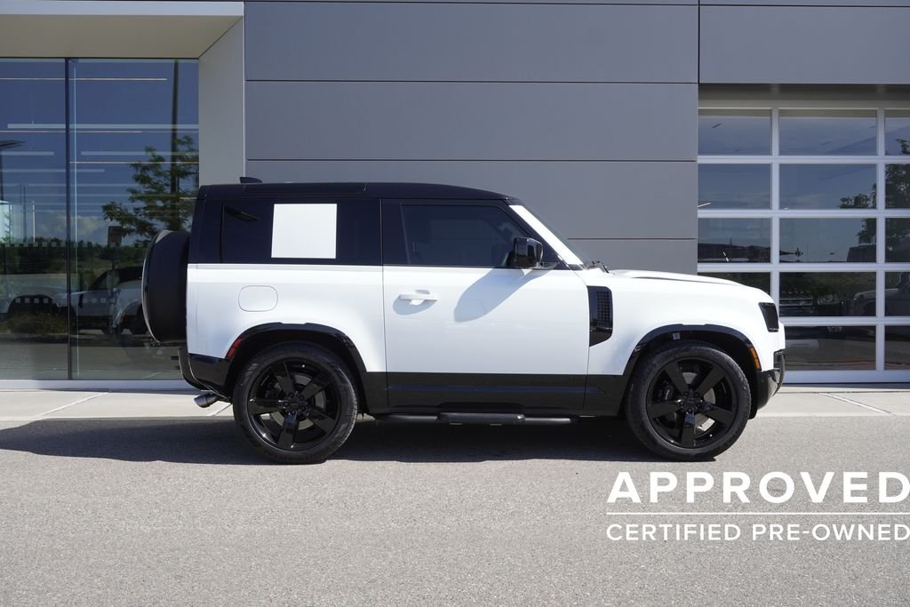 Certified Used 2026 White Land Rover V8 image 7