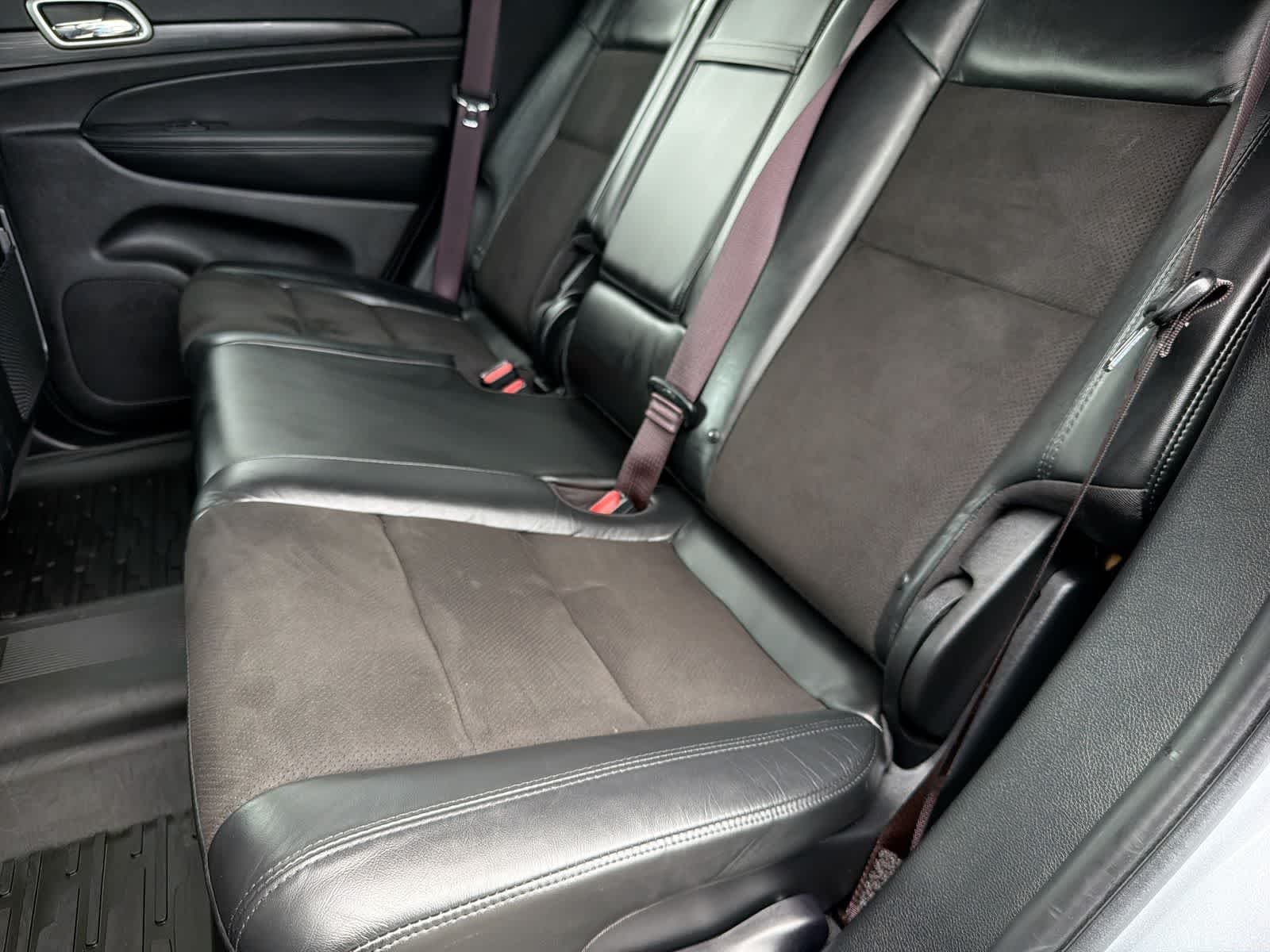 Used 2021 Billet Silver Metallic Clearcoat Jeep Laredo X image 21