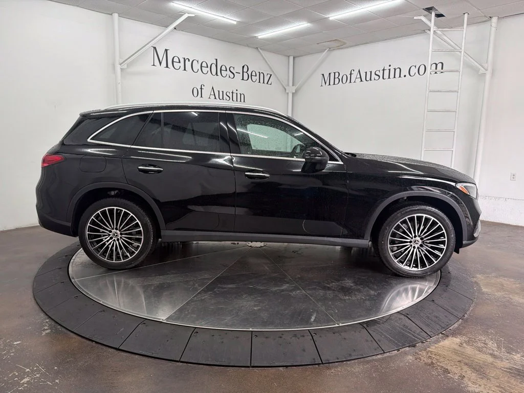 New 2027 Black Mercedes-Benz GLC 300 image 8