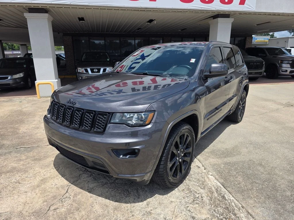 Used 2019 Gray Jeep Altitude image 2