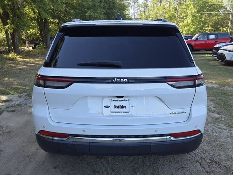 Used 2023 Bright White Clearcoat Jeep Laredo image 12