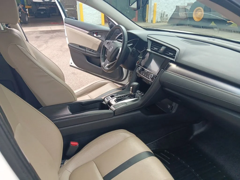 Used 2017 White Honda Touring image 32