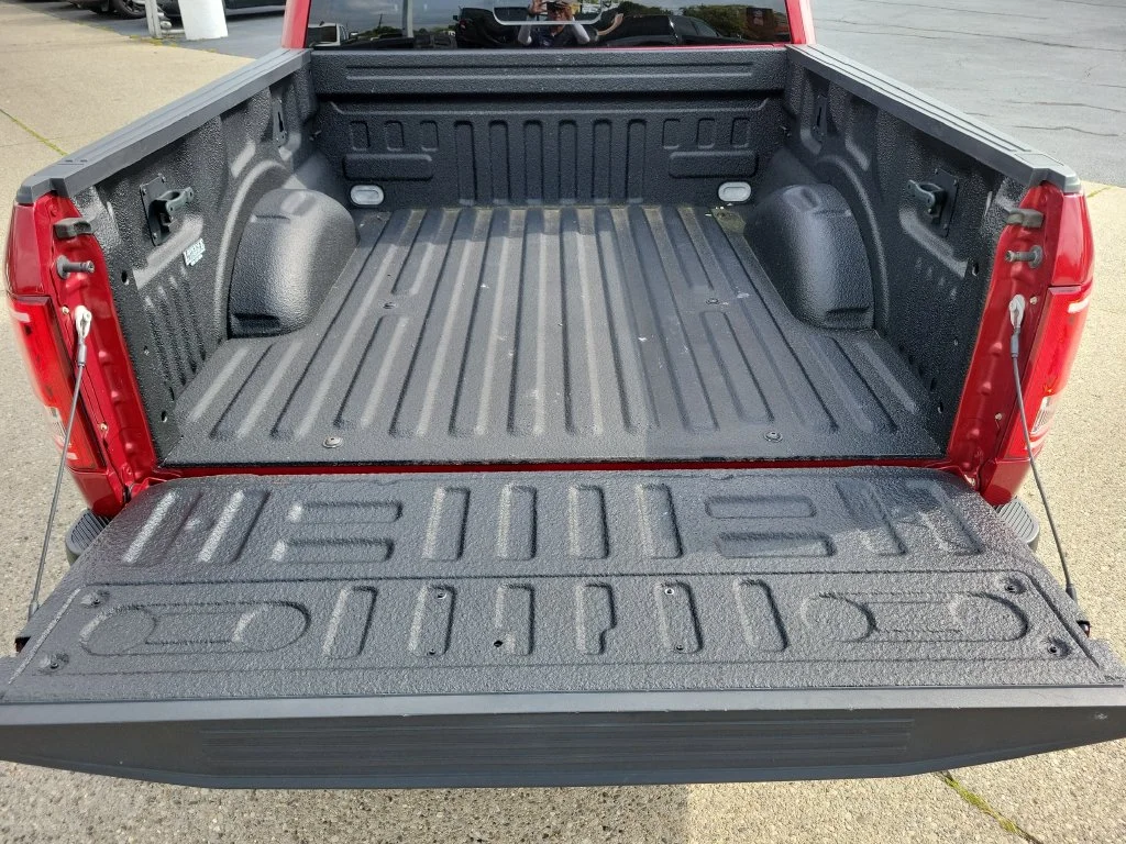 Used 2016 Red Ford XLT image 9