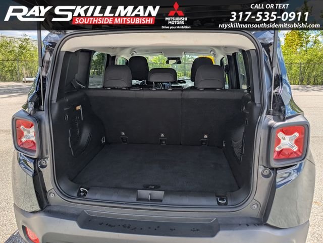 Used 2018 Black Jeep Latitude image 10
