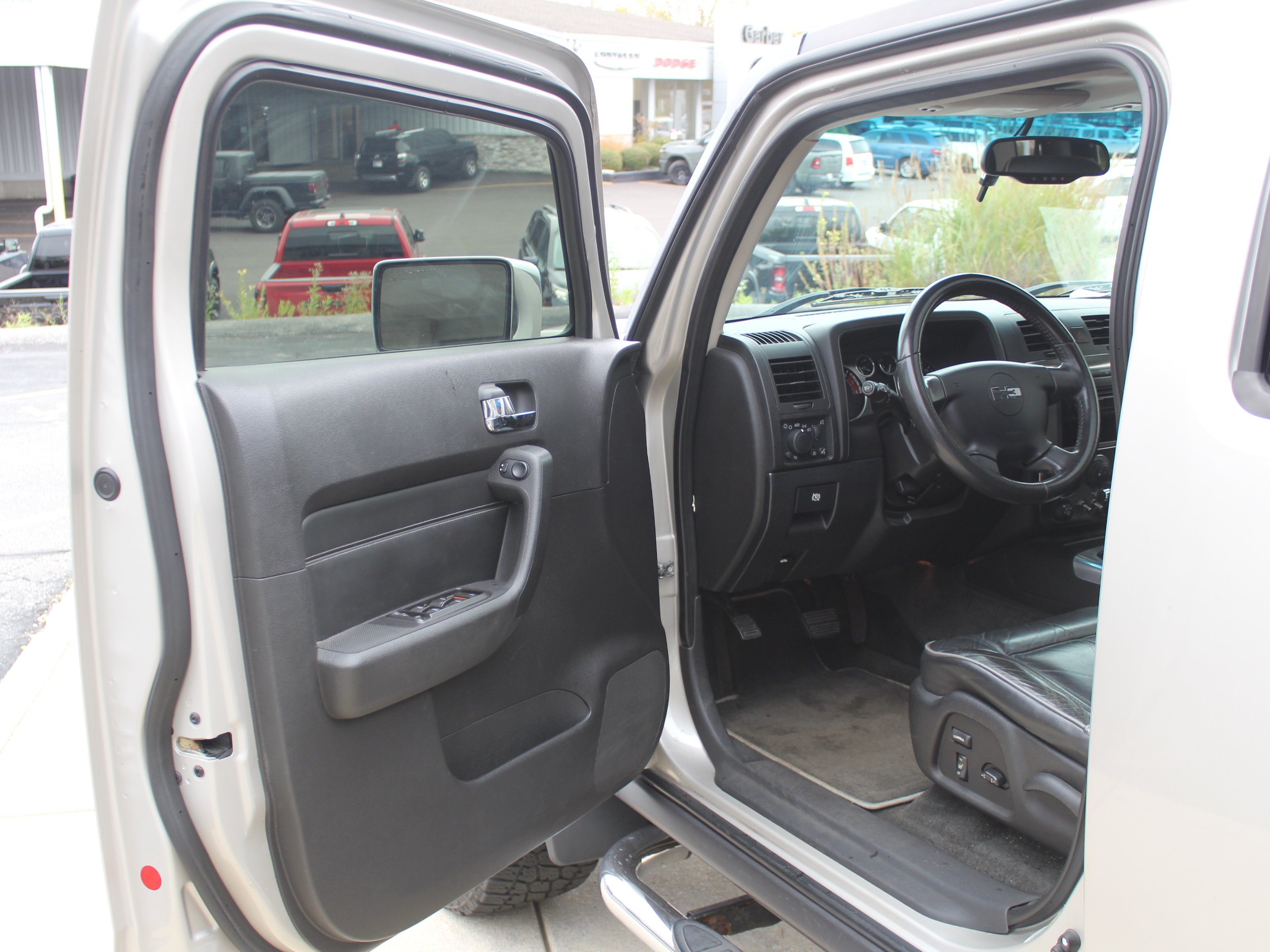 Used 2007 Boulder Gray Metallic HUMMER SUV image 11