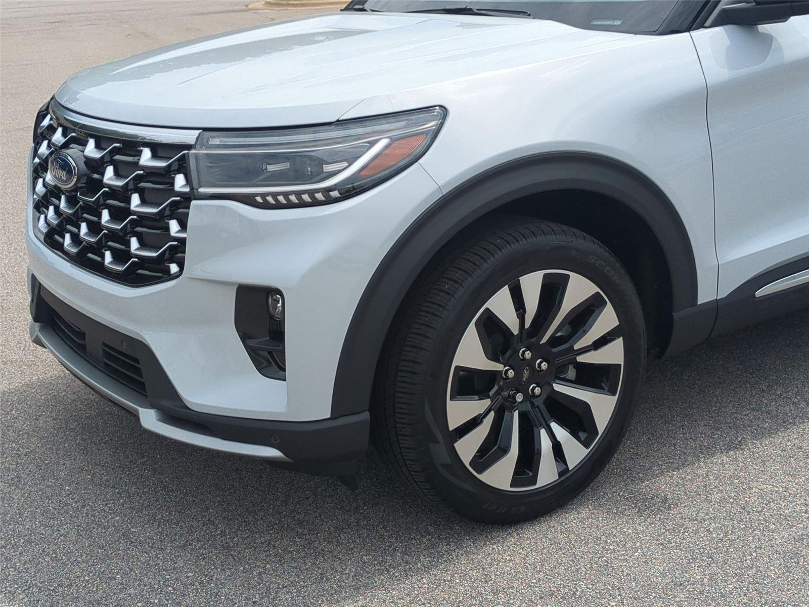 New 2026 Space White Metallic Ford Platinum™ image 9