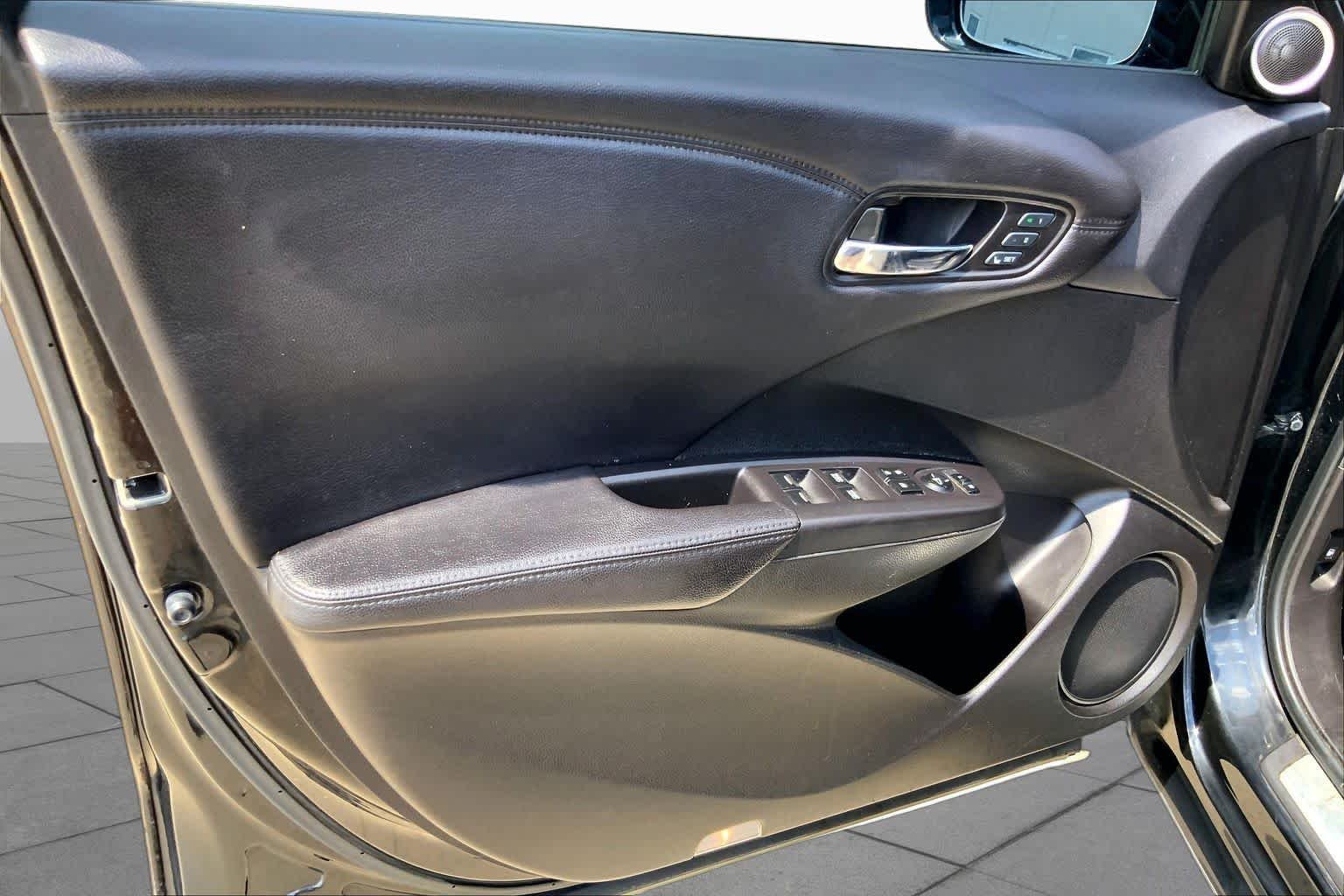 Used 2018 Crystal Black Pearl Acura  image 21