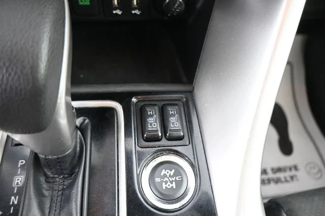 Used 2024  Mitsubishi SE image 30