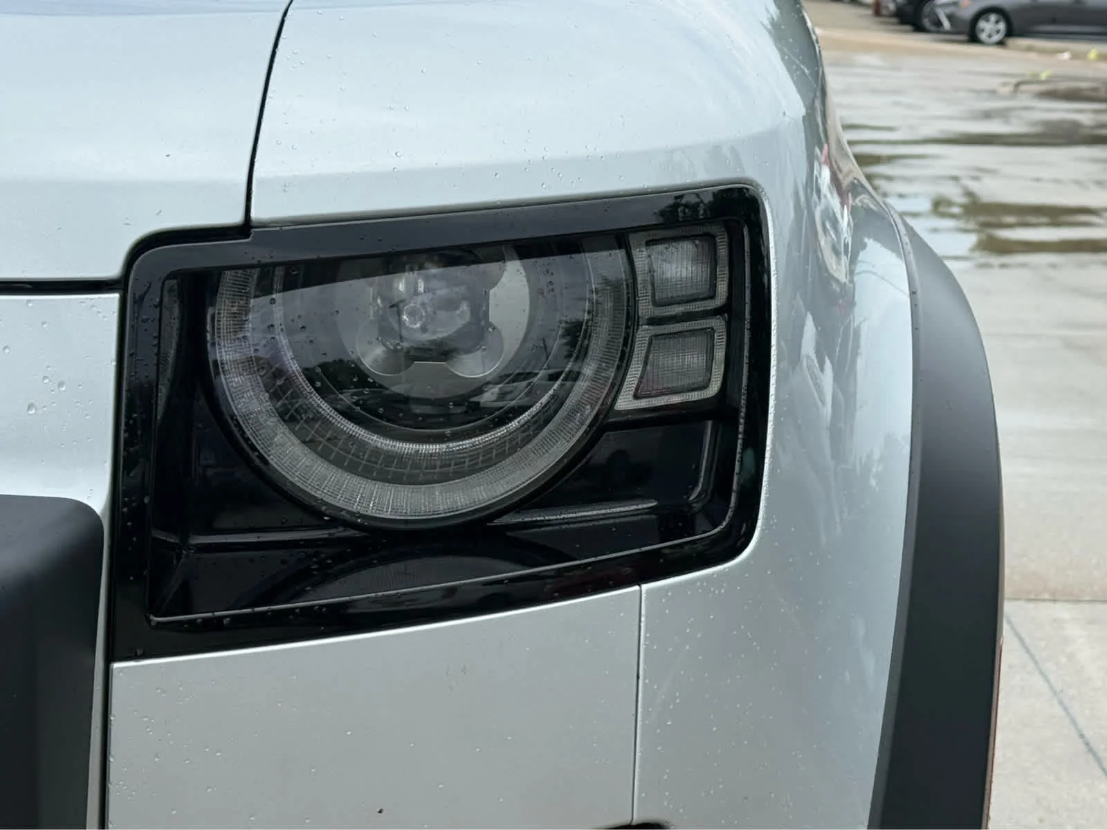 Used 2020  Land Rover First Edition image 9