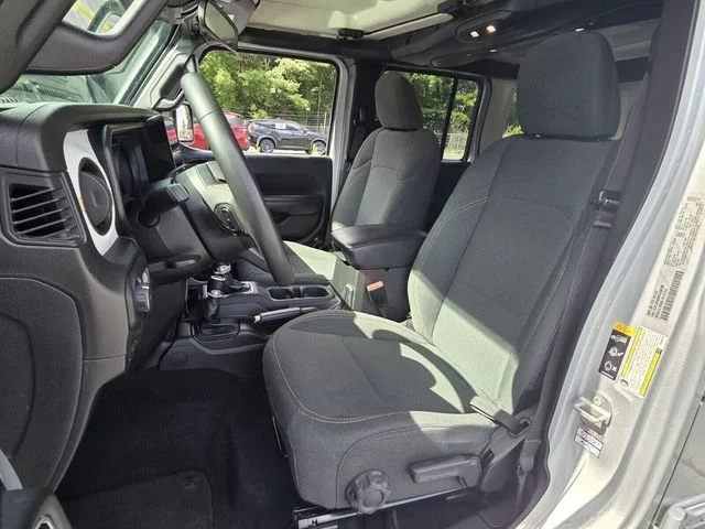 Used 2024 Silver Jeep Sport S image 9