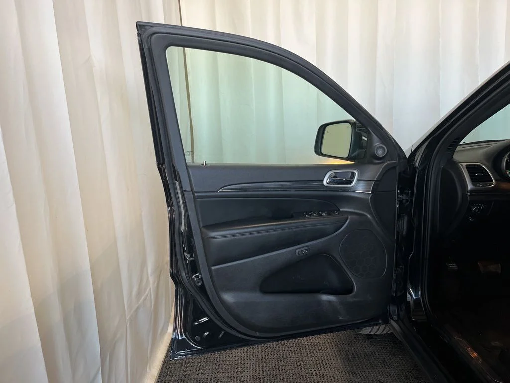 Used 2022 Black Jeep Limited image 18