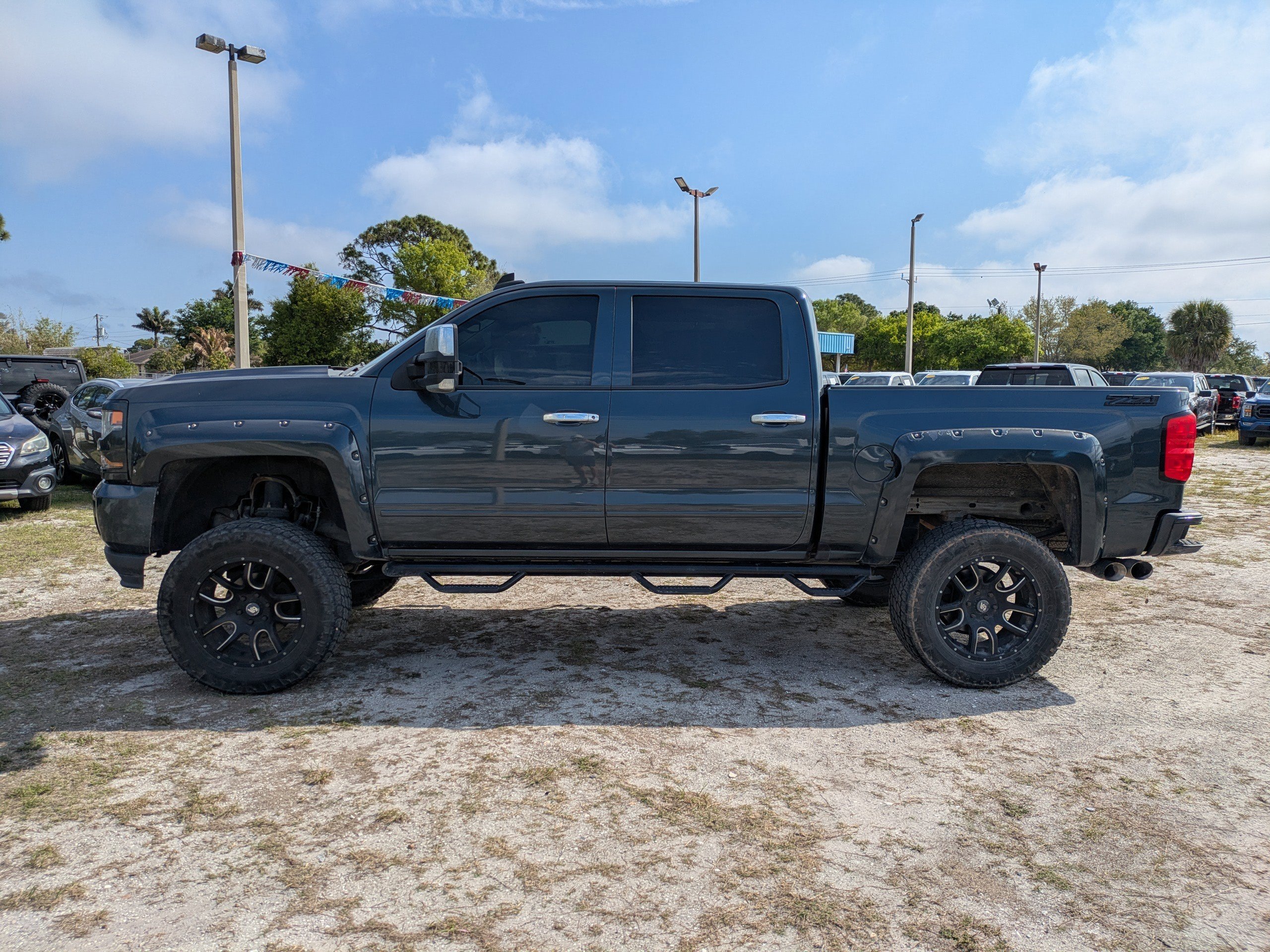 Used 2018 Graphite Metallic Chevrolet LT image 4