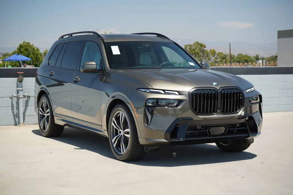 New 2027 Manhattan Green Metallic BMW xDrive40i image 3