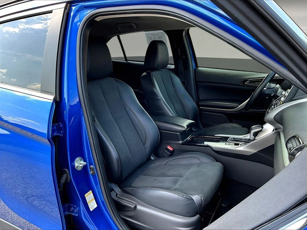 Used 2024 Blue Mitsubishi SE image 32