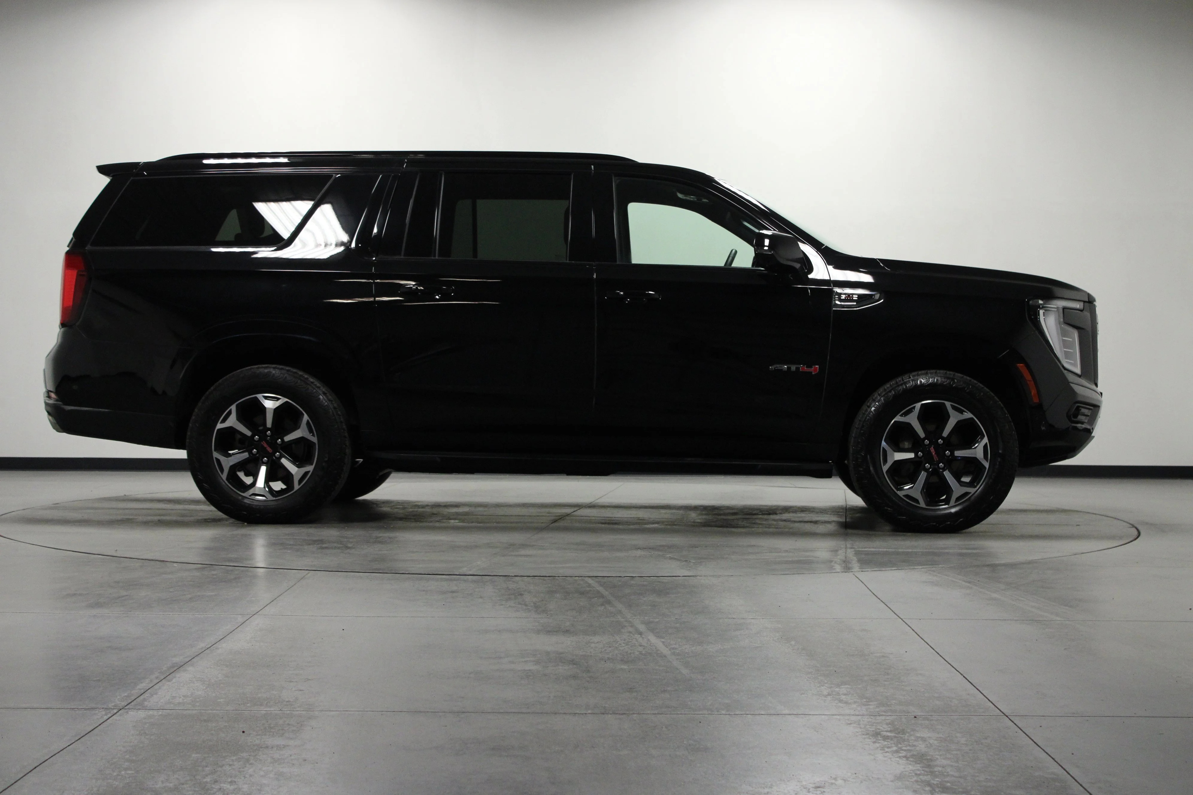 Used 2025 Onyx Black GMC AT4 image 3