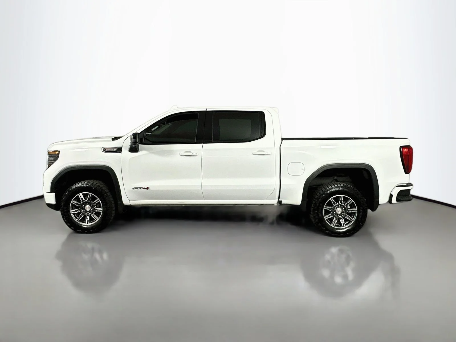 Used 2025 Summit White GMC AT4 image 5