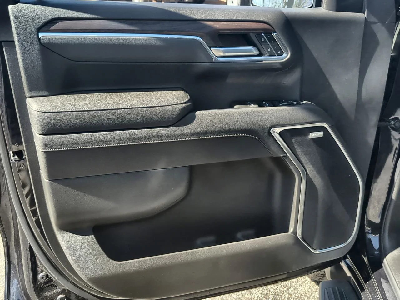 New 2026 TITANIUM RUSH METALLIC GMC SLT image 23