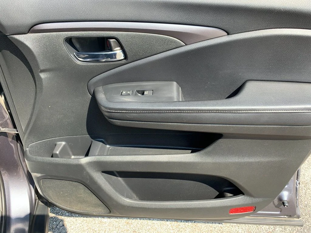 Used 2020  Honda EX-L image 19