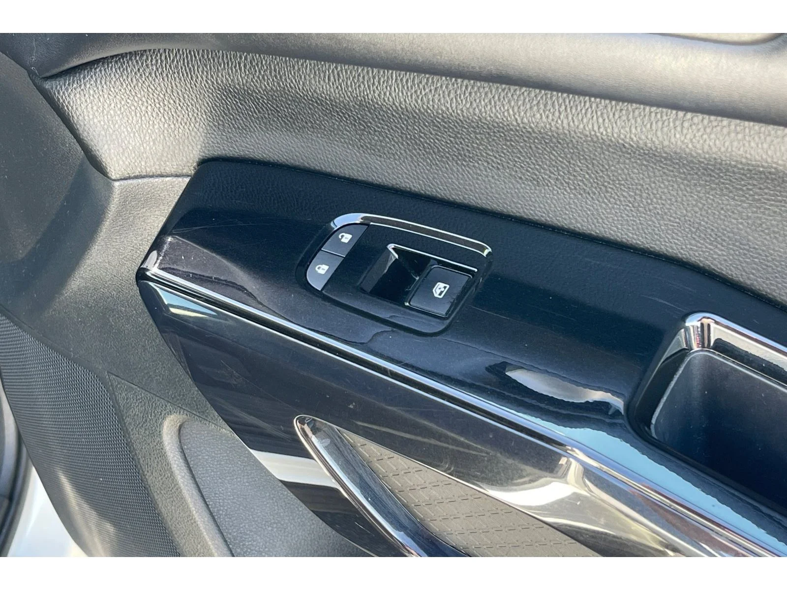 Used 2022 Pearl White Tricoat Nissan SV image 23