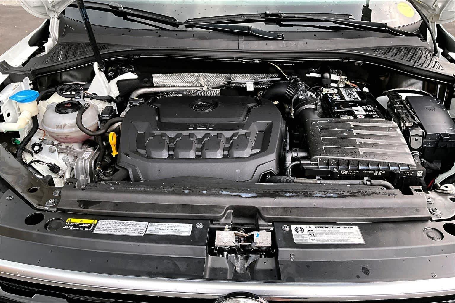 Used 2019 Pure White Volkswagen SEL R-Line Black image 32