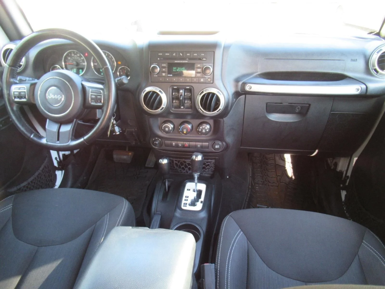 Used 2017 White Jeep Unlimited Sahara image 13