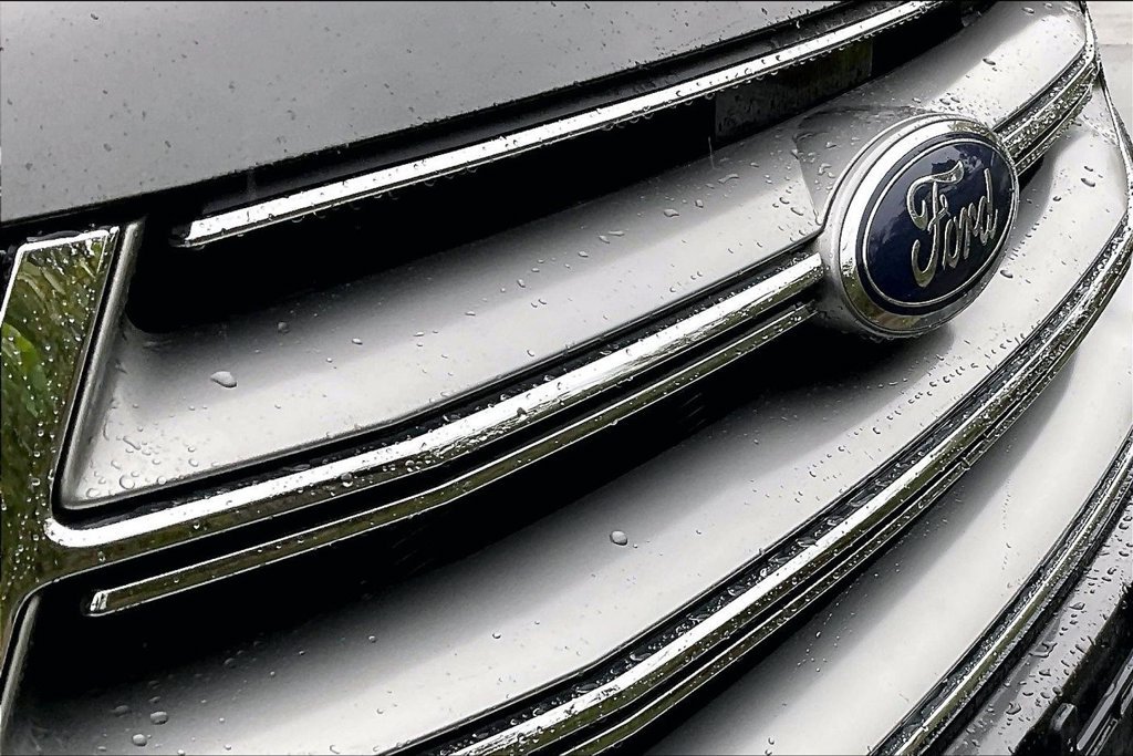 Used 2016 Gray Ford Titanium image 32