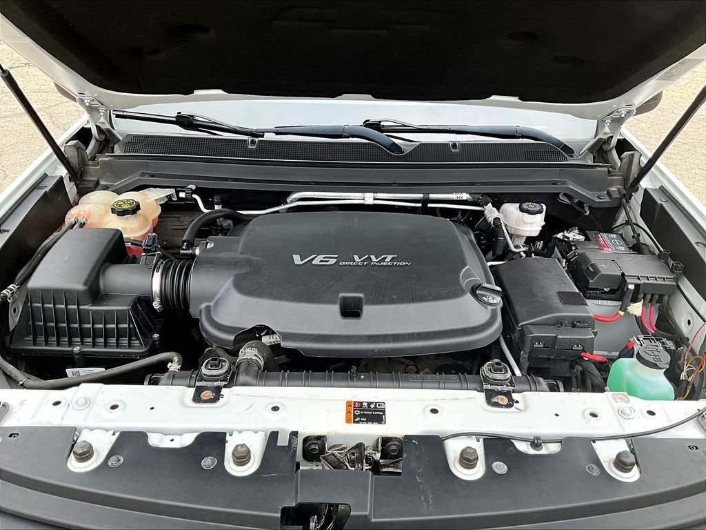 Used 2022 White Chevrolet Z71 image 33