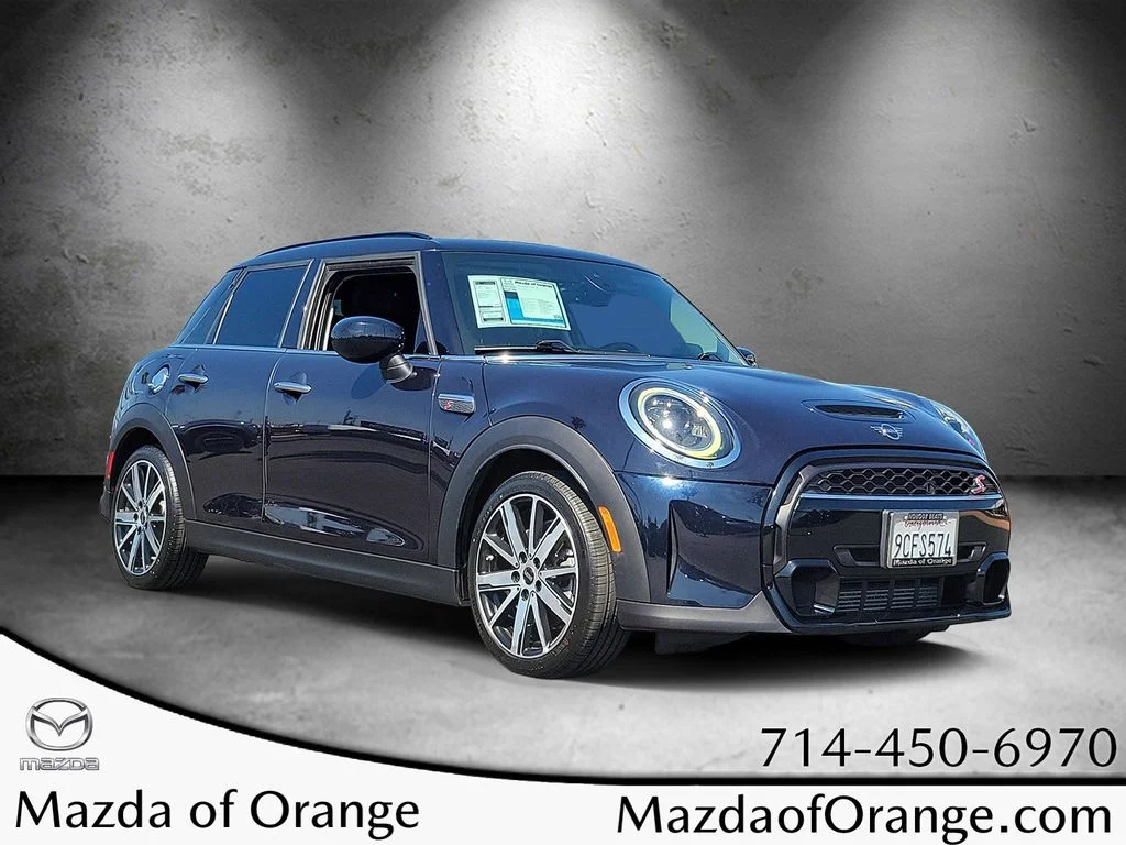 2023 MINI Hardtop Cooper S's photo
