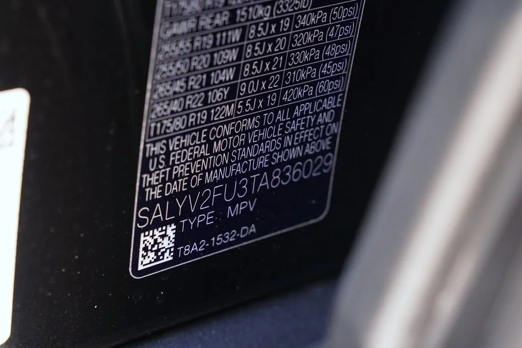 New 2026 Santorini Black Land Rover Belgravia Edition image 35