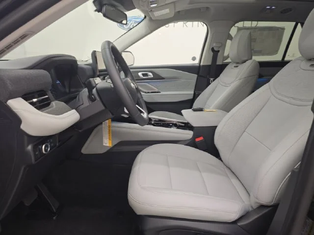 New 2026 Agate Black Metallic Ford Platinum™ image 28